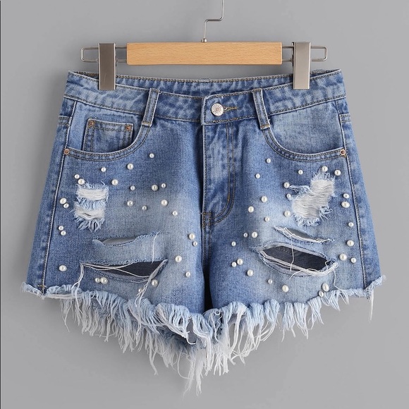 🆕Pearl detail distressed jean shorts 🔥 - Picture 2 of 7